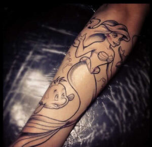 Arielle und Fabius Comic Tattoo Motiv am Unterarm