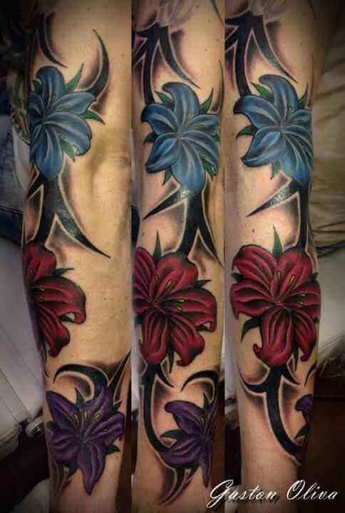 Arm Tattoo drei Orchideen mit Tribal