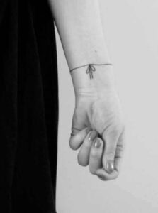Arm-Tattoo Schleife