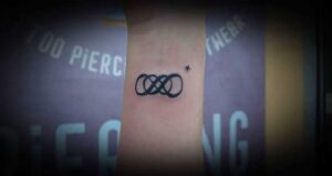 Arm Tattoo zwei Unendlich-Zeichen