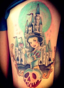 Bein Tattoo Schneewittchen