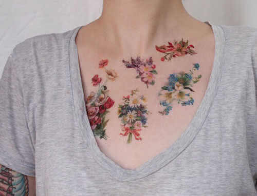 Brust Tattoo Blumensträuße