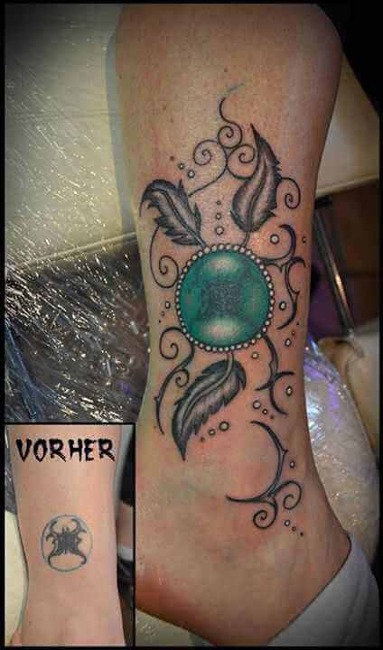 Cover up Bein Tattoo Schmarakt mit Federn