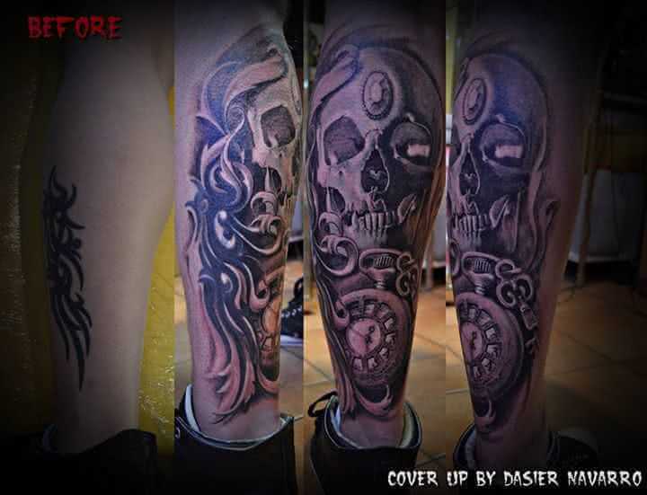 Tattoo Cover up Totenkopf mit Uhr