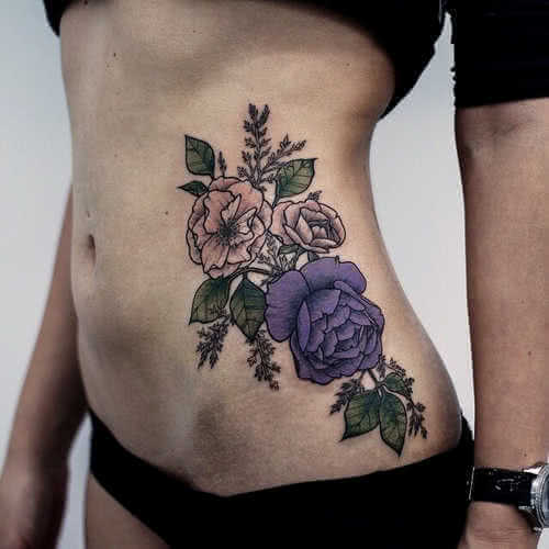 drei Rosen Oberkörper Tattoo
