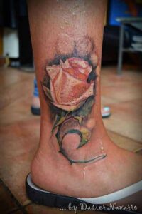 Farbige Rose Tattoo Vorlage – Realistics Knöchel