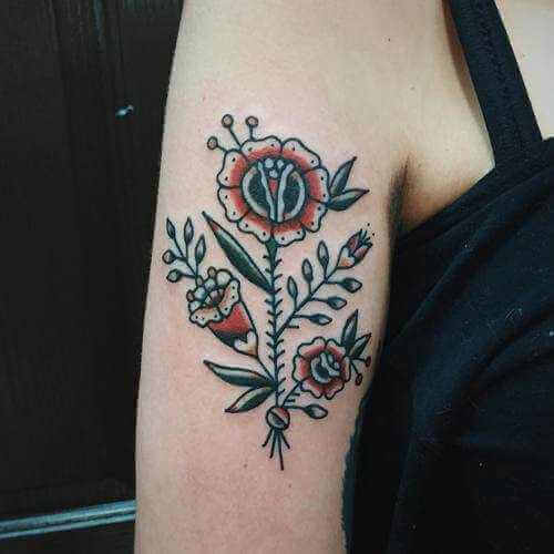 Blumen tattoo oberarm