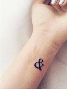 Hand Tattoo &-Zeichen