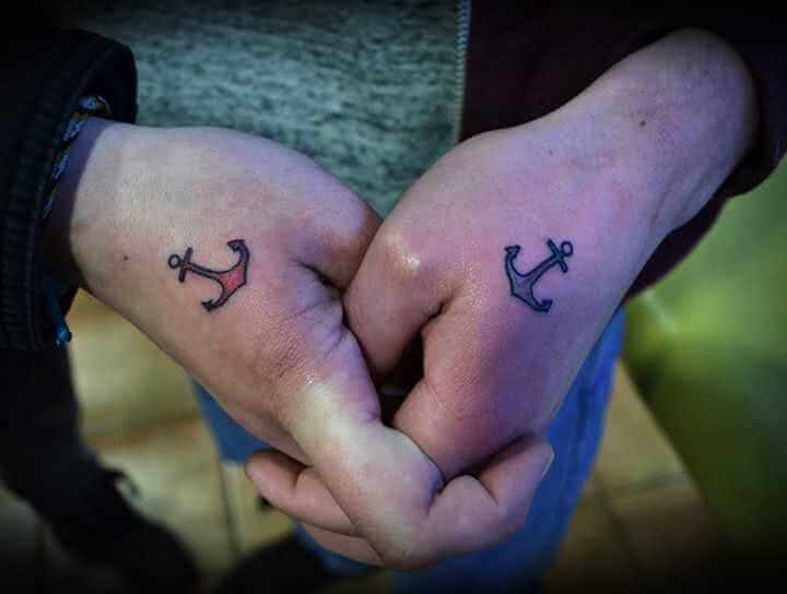 Tattoo Hand-Tattoo zwei Anker