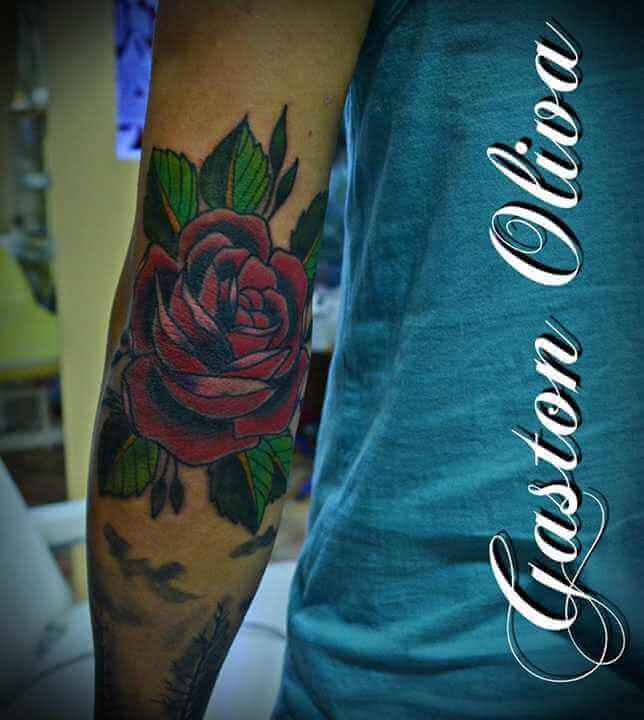 rote Rose Arm Tattoo