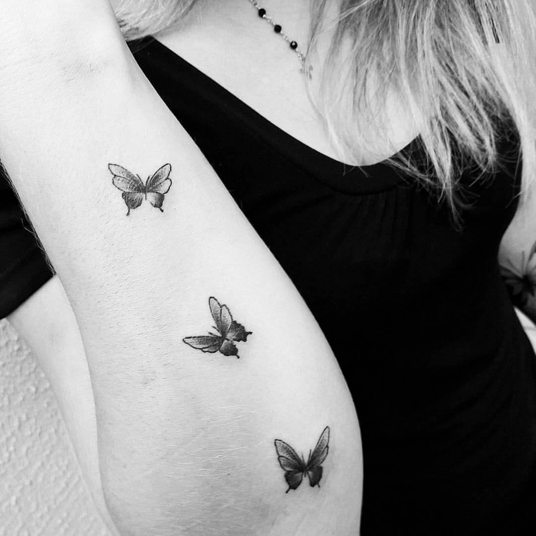 3 Kleine Schmetterlinge auf dem Unterarm - tattoovorlagen24.com