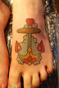 Oldschool Anker Tattoo Motiv auf dem Fuß