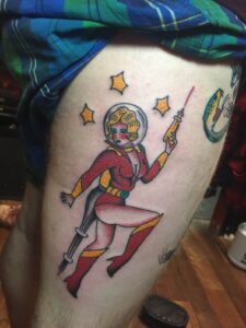 Astronautin mit Blaster