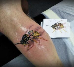 3D Biene Tattoo Motiv für den Unterarm