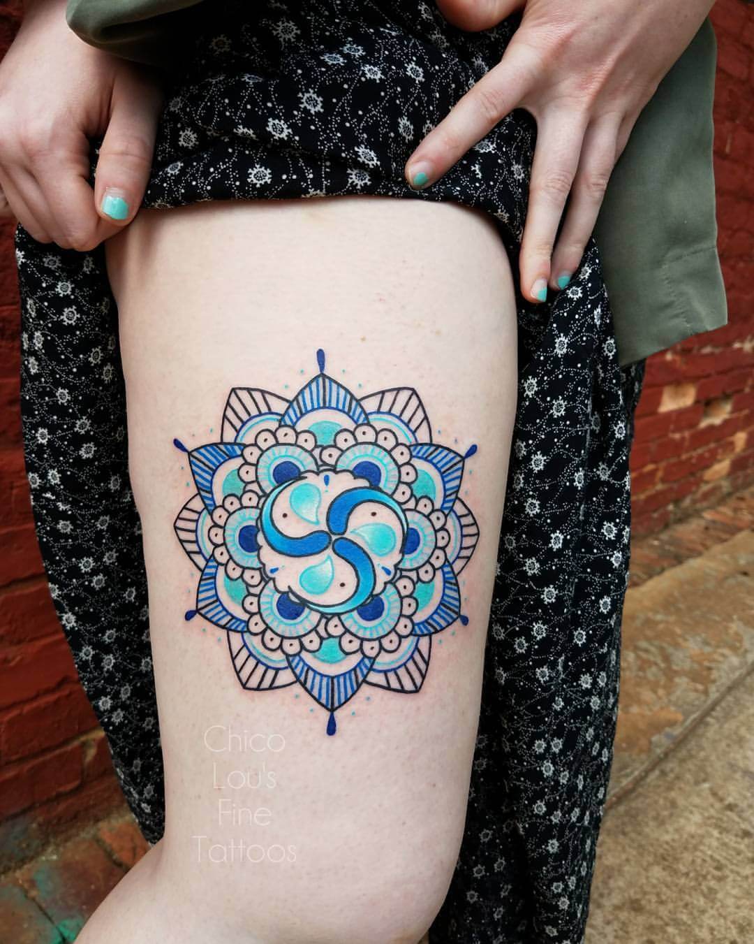 Tattoo blaues Mandala Tattoo