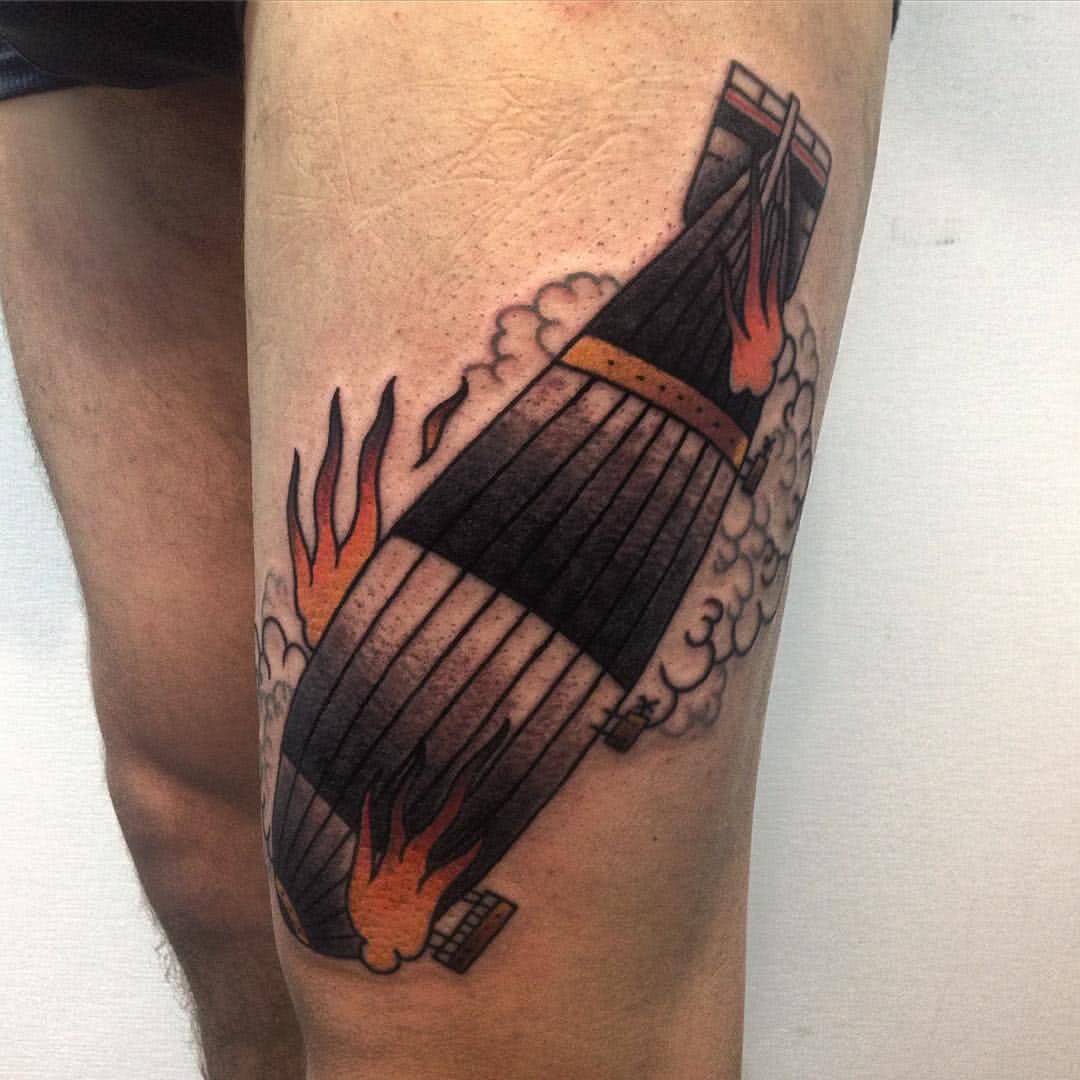 Tattoo brennender Zepelin