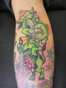 Lustiges Comic Kuh Tattoo am Unterarm