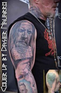 Realistisches Thor Tattoo Motiv mit Mjölnir als Cover-up für den Oberarm