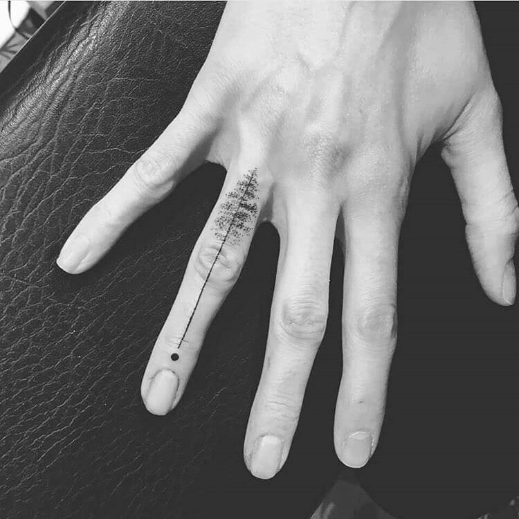 Tattoo Dotwork baum auf dem Finger