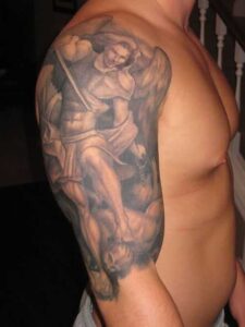 Erzengel St. Michael Tattoo Motiv im Realistic Stil für den Oberarm