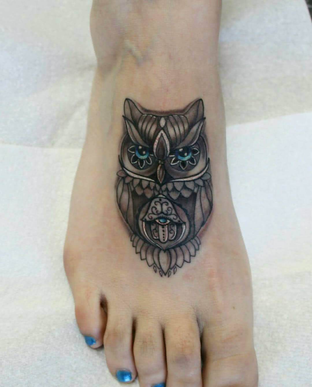 Tattoo Eule auf dem Fuß