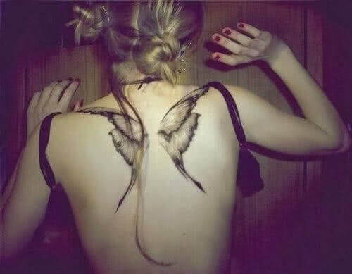 Tattoo Flügel auf dem Rücken
