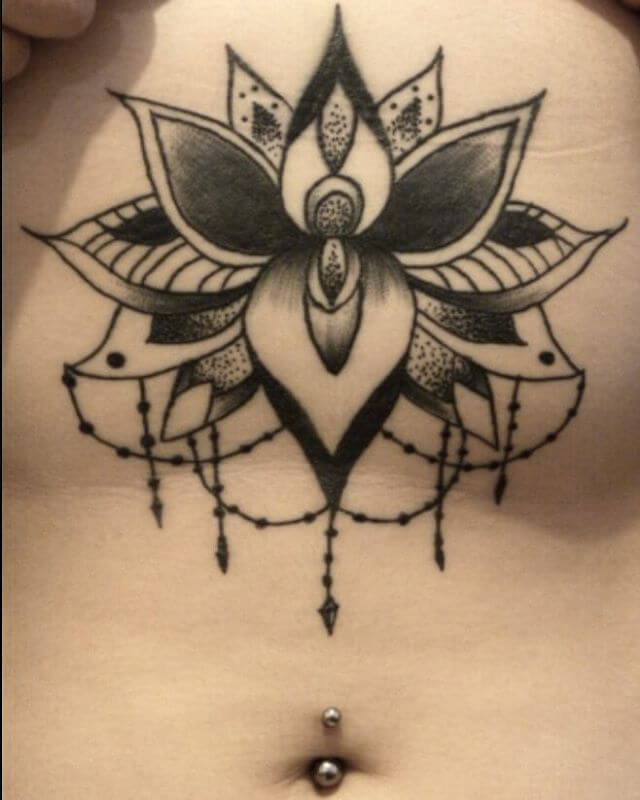 Tattoo florales Underboob