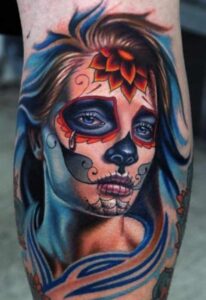 Frau mit Dead Skull Verzierung