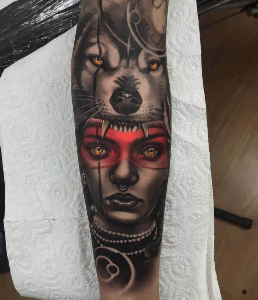 Tattoo Frauenkopf und Wolfskopf