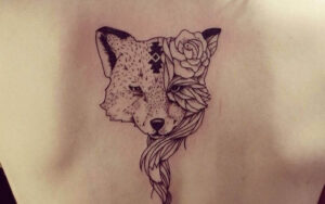 Fuchs Tattoo Idee im Fineline Stil für den Rücken