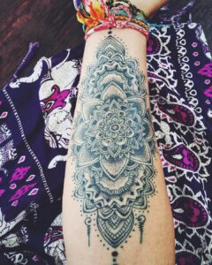Großes Mandala auf dem Arm