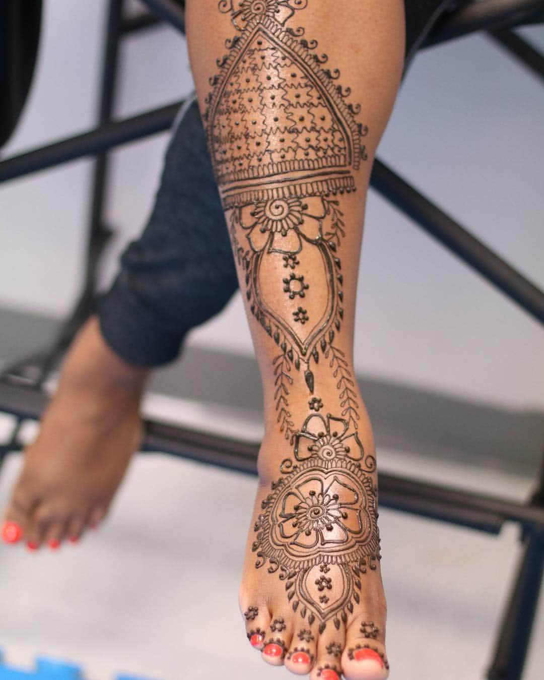 Tattoo Henna Fuss und Bein