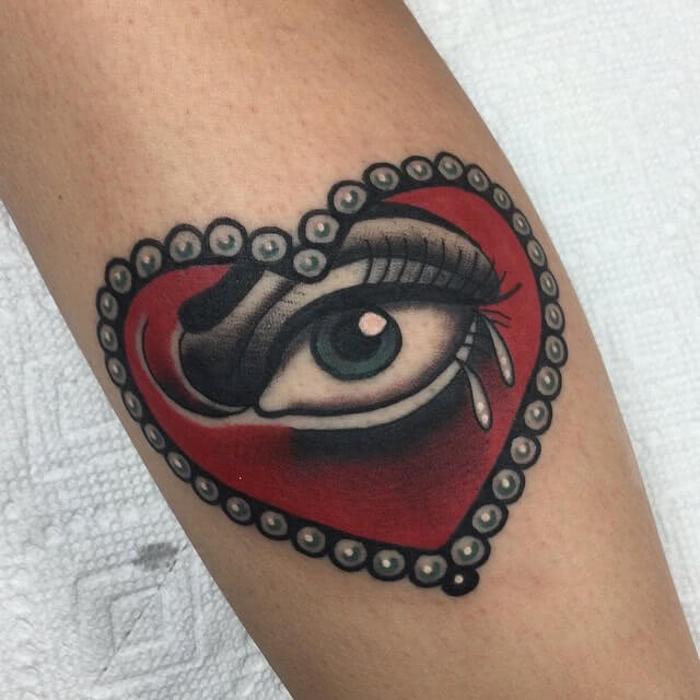 Tattoo Herz mit Auge Unterarm