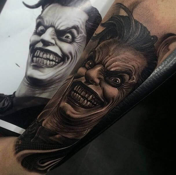 Tattoo Joker fieses Grinsen