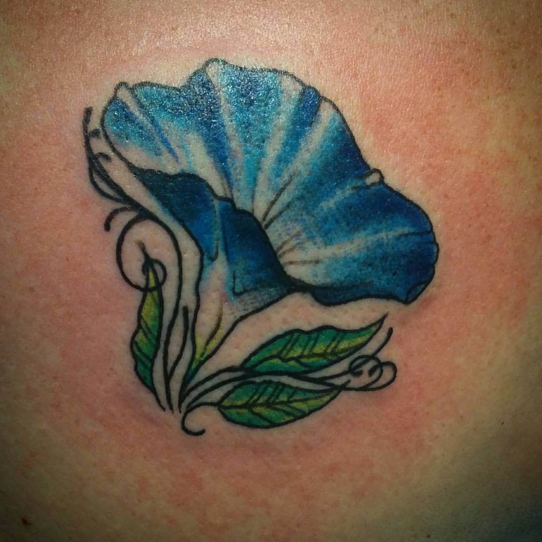Tattoo kleine blaue Blume
