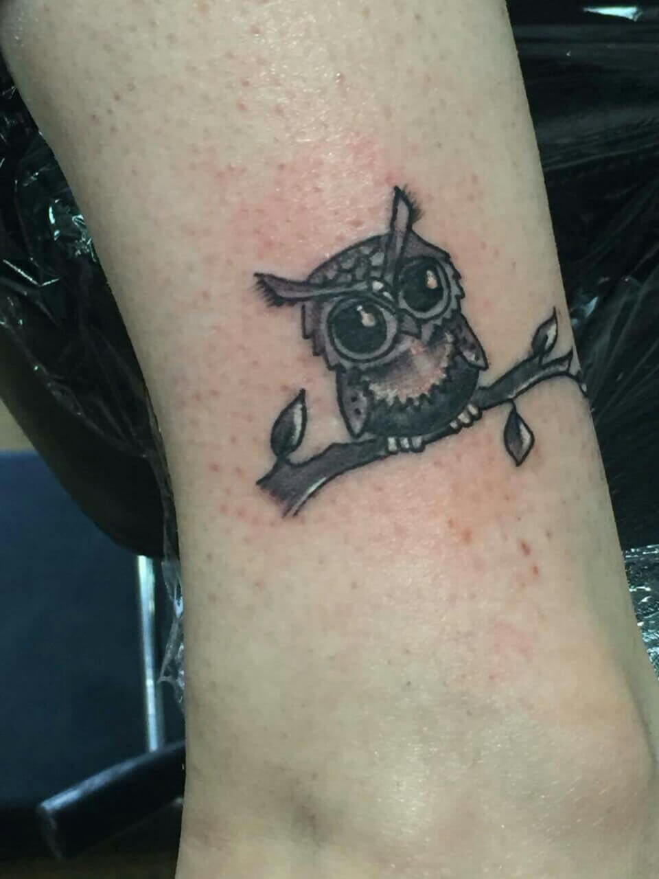 Tattoo kleine Eule mit großen Augen
