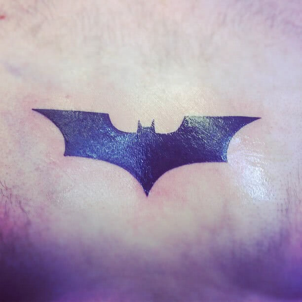 Tattoo kleines Batman Logo