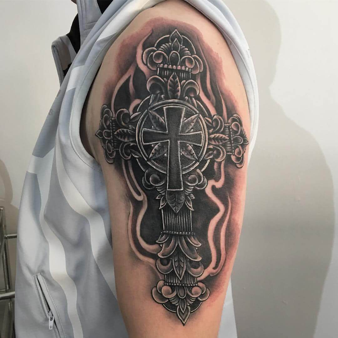 Kreuz auf dem Arm