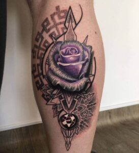 Lila Rose mit Tribal