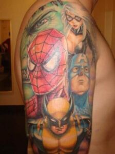 Marvel Superhelden Comic Tattoo Idee am Oberarm