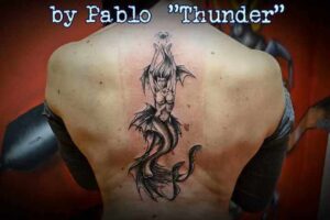Mystisches Meerjungfrau Tattoo Motiv für den Rücken
