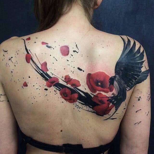 Tattoo Mohnblumen Vogel auf dem Rücken