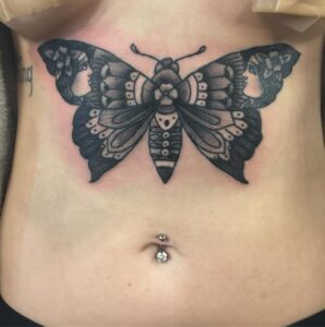 Motte als Underboob