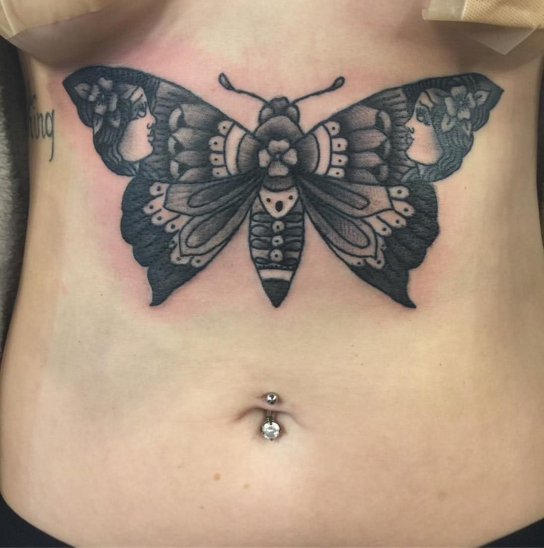 Tattoo Motte als Underboob