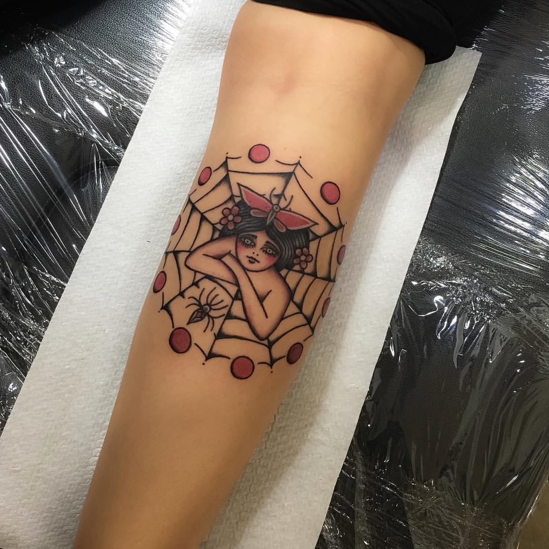 Tattoo Oldschool Spinnennetz auf dem Arm