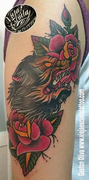 Tattoo Oldschool Wolf mit Blumen