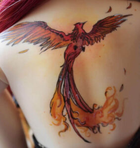 Phoenix Vogel Tattoo Motiv im Fantasy Stil für den Rücken