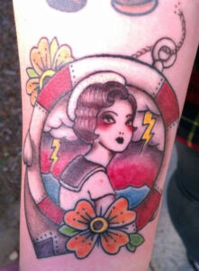 Sailor Pinup Girl auf dem Unterarm