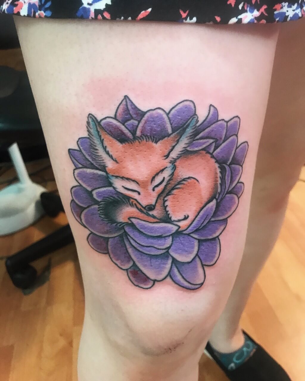Tattoo Schlafender Fuchs in Blume