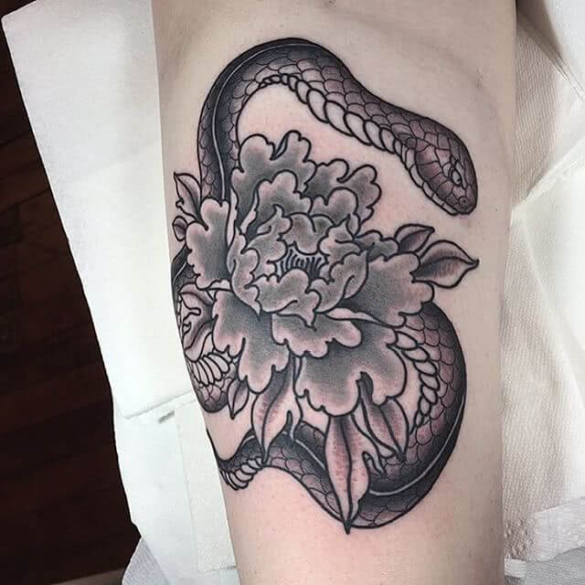 Tattoo Schlange mit Blume